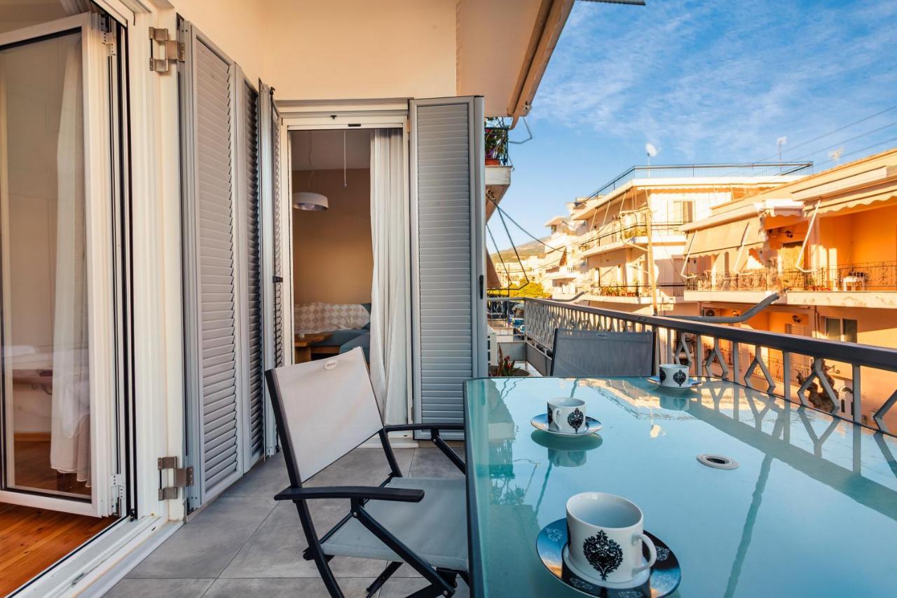 Апартаменти Upscale Modern Escape In The Historic Center Каламата Екстер'єр фото