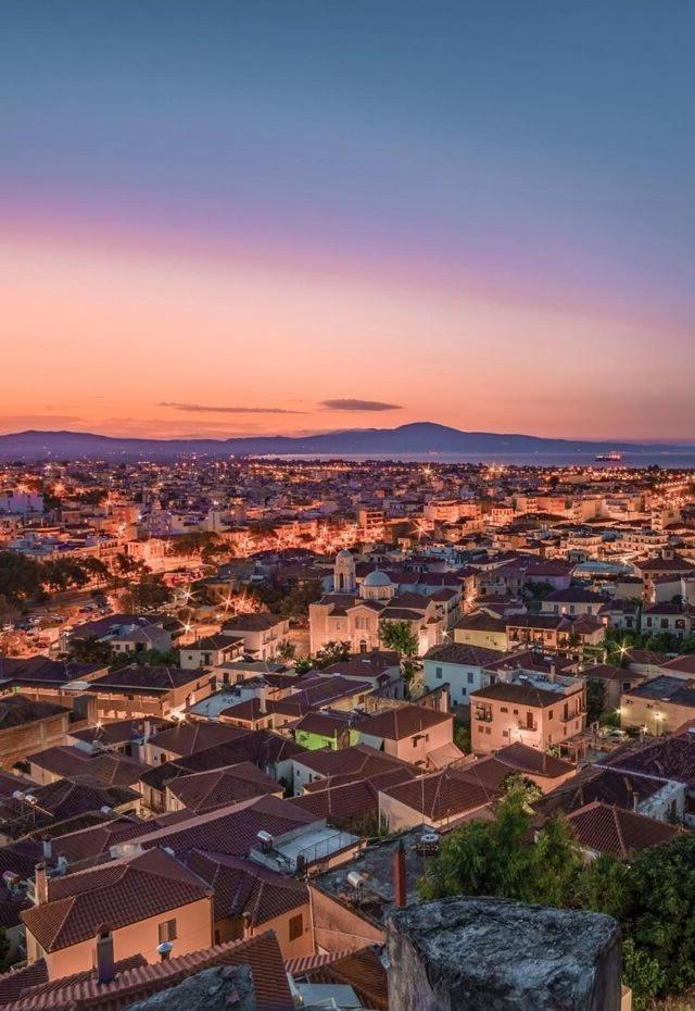 Апартаменти Upscale Modern Escape In The Historic Center Каламата Екстер'єр фото